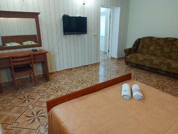 Семейный номер с балконом в Гостинице Парадиз